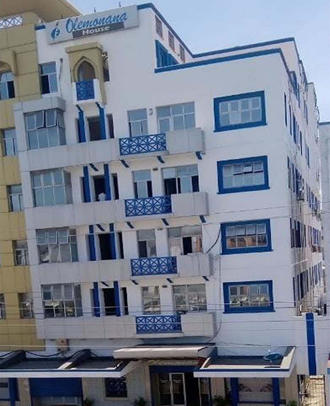 olemonana-min-scaled